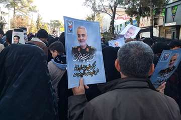 گزارش حضور مردم کرمان در مراسم خاکسپاری شهادت سردار رشید اسلام سپهبد حاج قاسم سلیمانی  
